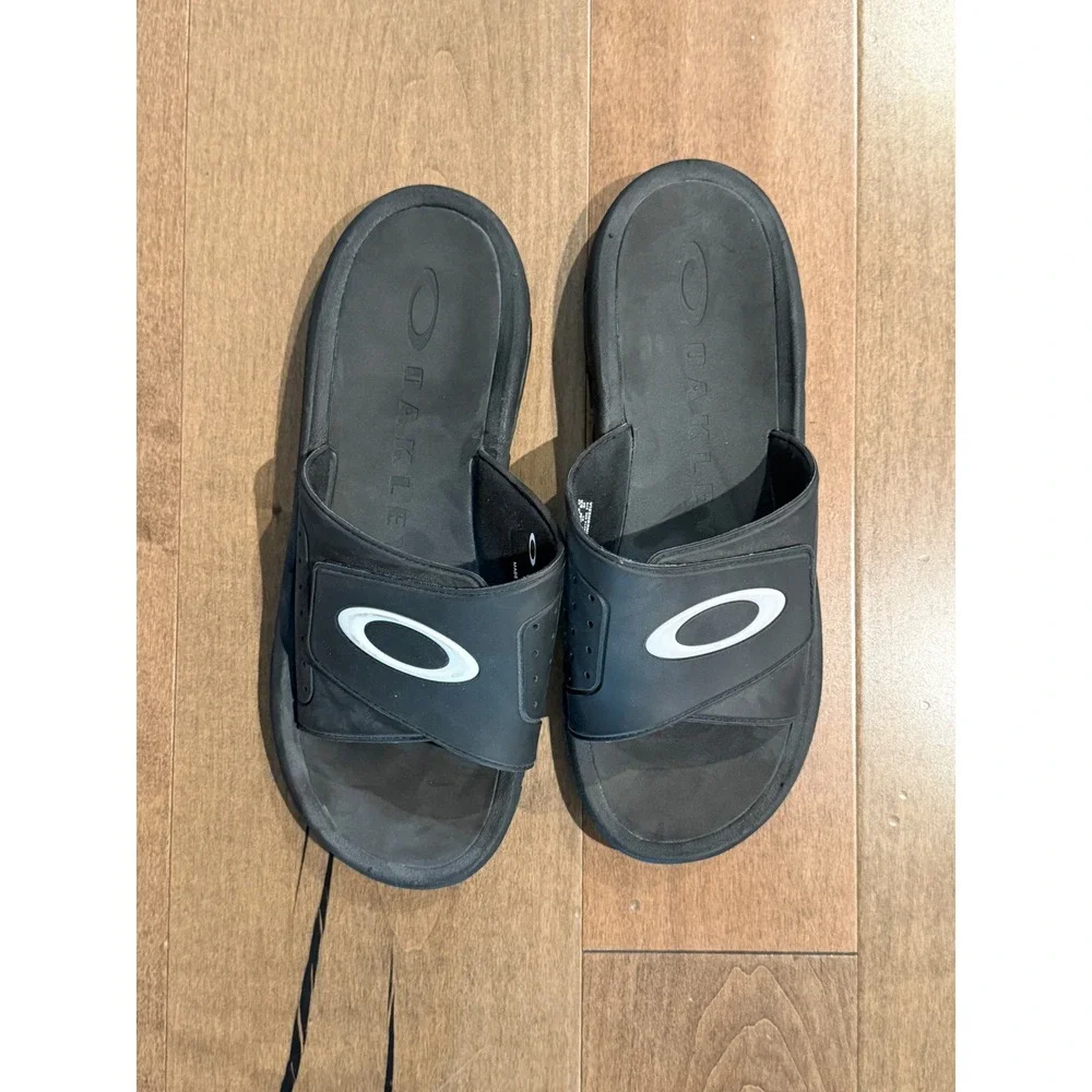 Oakley Supercoil Slide 2.5 Mens Size 13 Black White Athletic Sandals 15031A